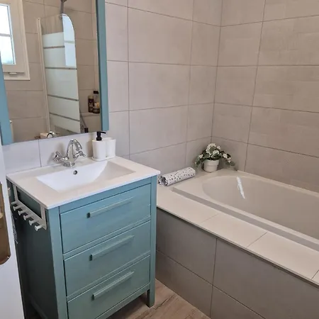 Διαμέρισμα Cozy Sea View In *